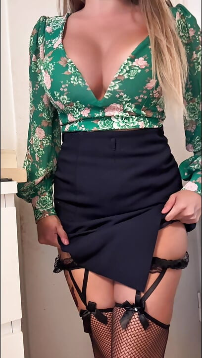 Turkish Angel Secretary Squirted Into Her Boss’s Face!